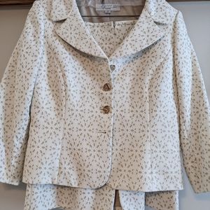 Tahari lace pattern suit set size 8P